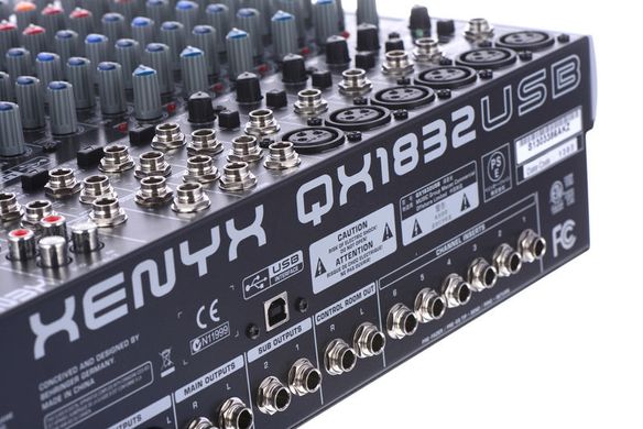 Мікшерний пульт Behringer Xenyx QX1832USB