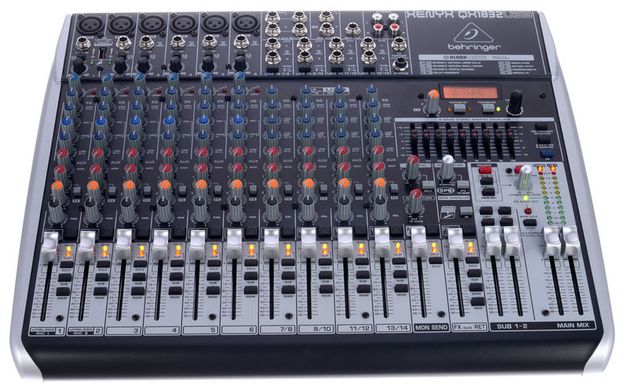 Микшерный пульт Behringer Xenyx QX1832USB