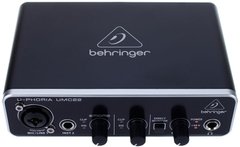 USB аудиоинтерфейс Behringer UMC22