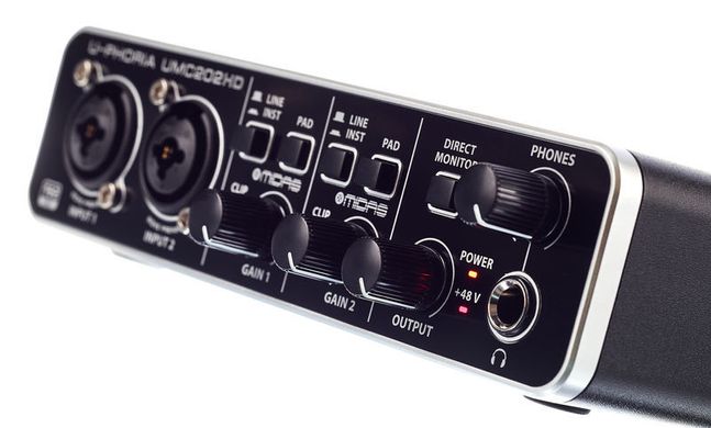 USB аудиоинтерфейс Behringer UMC202HD