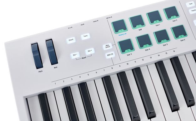 Arturia KeyLab Essential 88 MIDI-клавіатура
