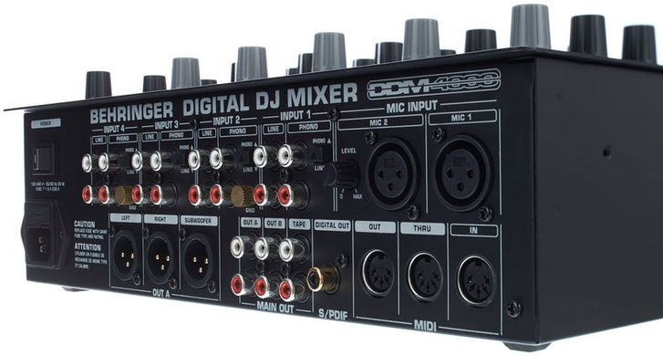 DJ микшерный пульт Behringer DDM4000